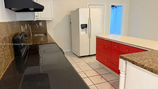 870 NE 142nd St 870, North Miami, FL 33161