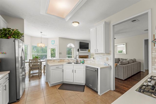 44 Parkway Place, Houston, TX 77040