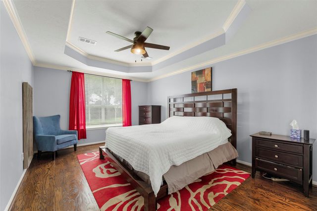 44 Parkway Place, Houston, TX 77040