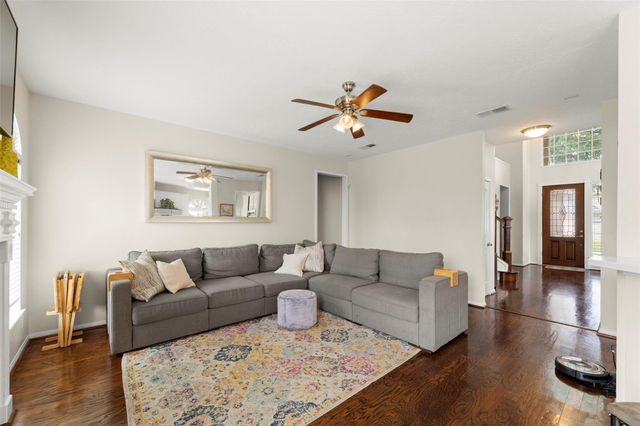 44 Parkway Place, Houston, TX 77040