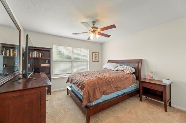 44 Parkway Place, Houston, TX 77040