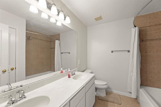 44 Parkway Place, Houston, TX 77040