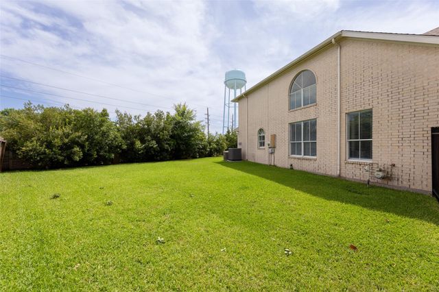 44 Parkway Place, Houston, TX 77040