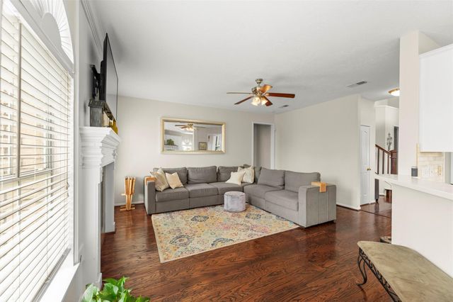 44 Parkway Place, Houston, TX 77040