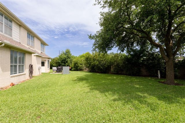 44 Parkway Place, Houston, TX 77040