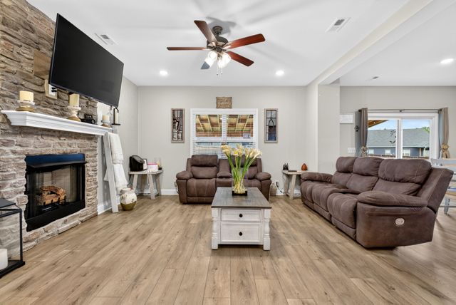 2422 Bucklin Dr, Clarksville, TN 37042