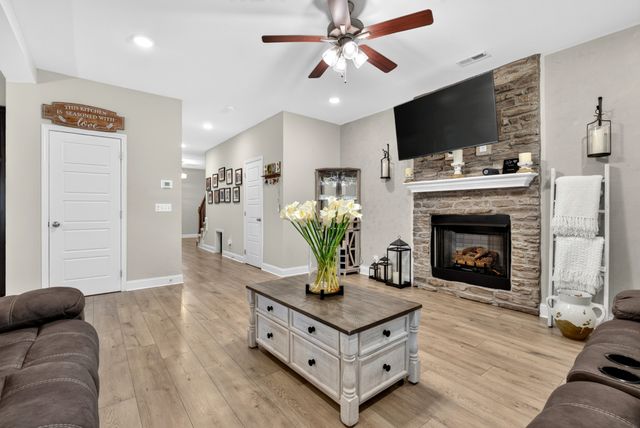 2422 Bucklin Dr, Clarksville, TN 37042