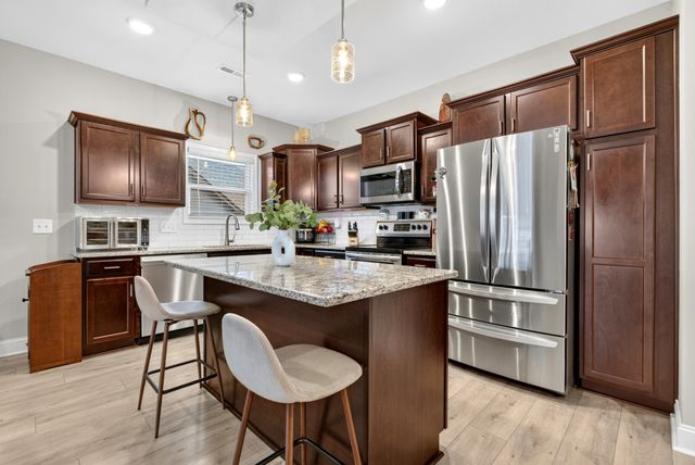 2422 Bucklin Dr, Clarksville, TN 37042