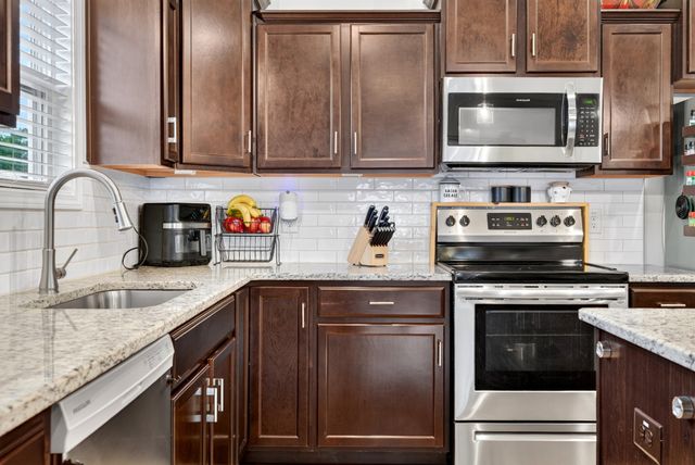 2422 Bucklin Dr, Clarksville, TN 37042