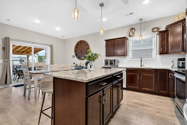 2422 Bucklin Dr, Clarksville, TN 37042