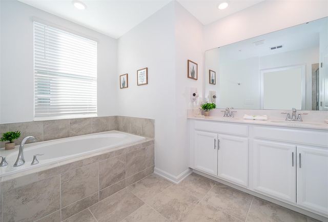 8899 CABOT CLIFFS DRIVE 102, Davenport, FL 33896