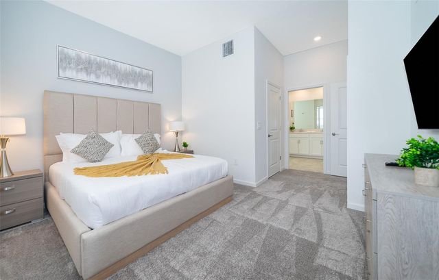 8899 CABOT CLIFFS DRIVE 102, Davenport, FL 33896