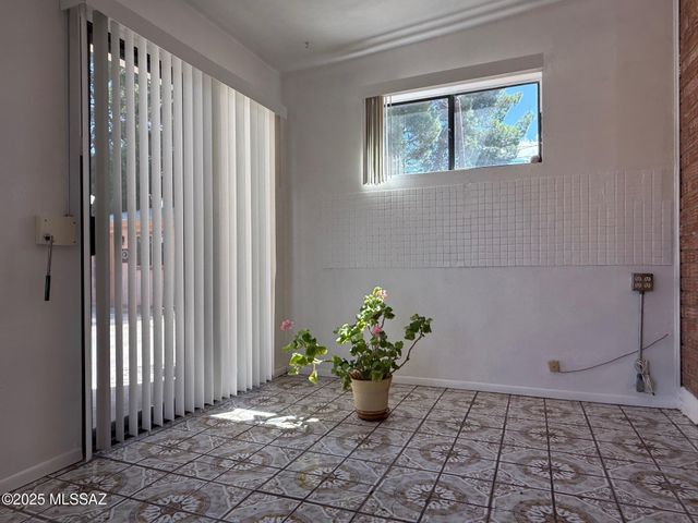 1085 S Highway 80, Benson, AZ 85602