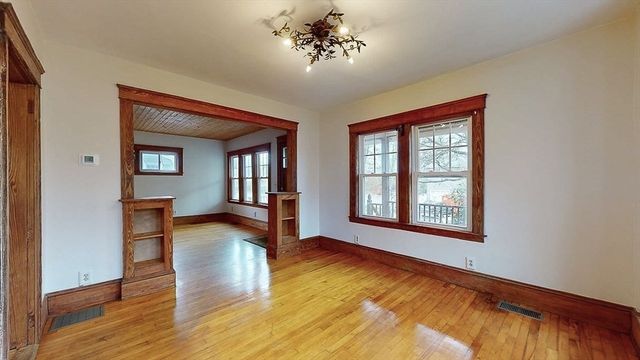 86 Saint Nicholas Ave, Worcester, MA 01606