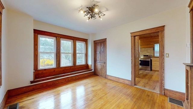 86 Saint Nicholas Ave, Worcester, MA 01606