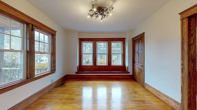 86 Saint Nicholas Ave, Worcester, MA 01606