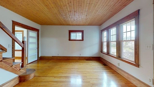 86 Saint Nicholas Ave, Worcester, MA 01606