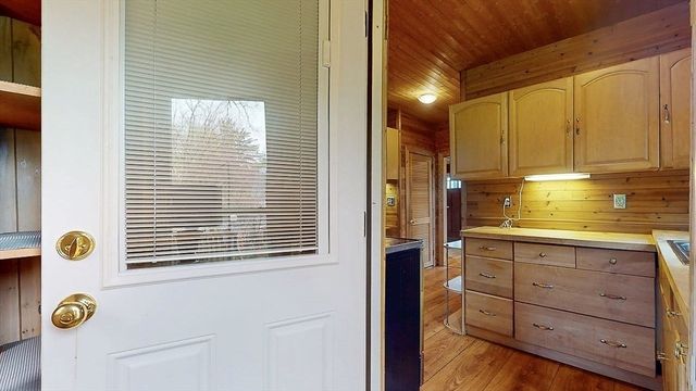 86 Saint Nicholas Ave, Worcester, MA 01606