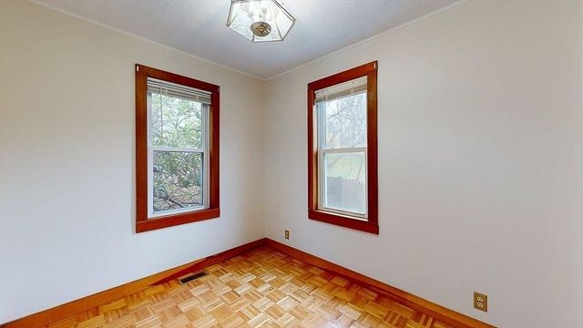 86 Saint Nicholas Ave, Worcester, MA 01606