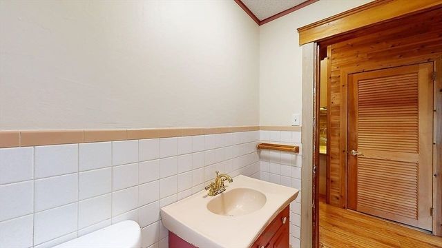 86 Saint Nicholas Ave, Worcester, MA 01606