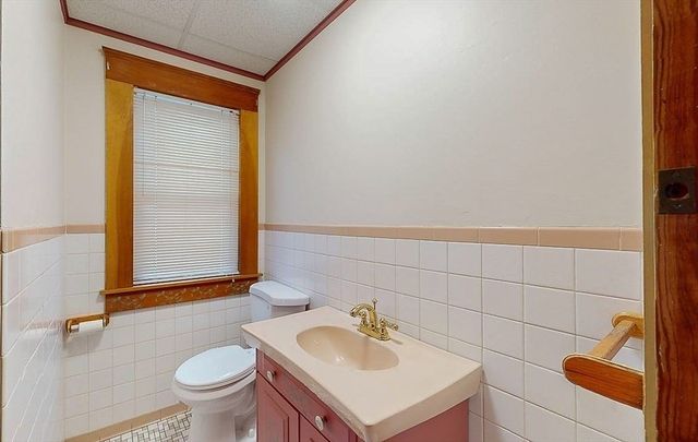 86 Saint Nicholas Ave, Worcester, MA 01606