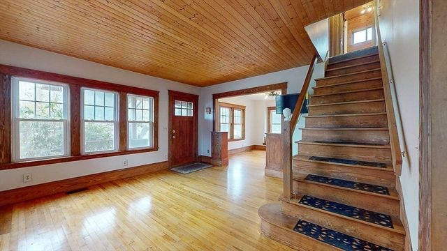 86 Saint Nicholas Ave, Worcester, MA 01606