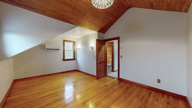 86 Saint Nicholas Ave, Worcester, MA 01606