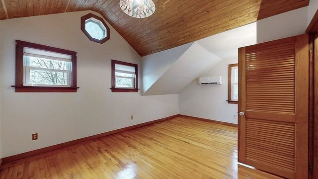 86 Saint Nicholas Ave, Worcester, MA 01606