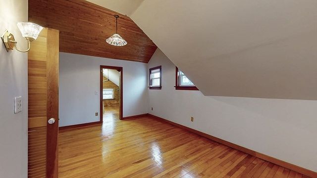 86 Saint Nicholas Ave, Worcester, MA 01606