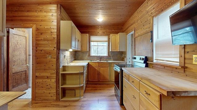 86 Saint Nicholas Ave, Worcester, MA 01606