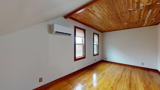 86 Saint Nicholas Ave, Worcester, MA 01606