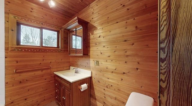 86 Saint Nicholas Ave, Worcester, MA 01606