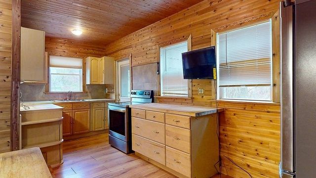 86 Saint Nicholas Ave, Worcester, MA 01606