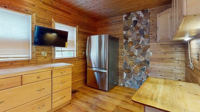 86 Saint Nicholas Ave, Worcester, MA 01606