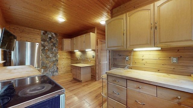 86 Saint Nicholas Ave, Worcester, MA 01606