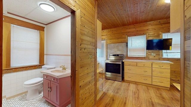 86 Saint Nicholas Ave, Worcester, MA 01606