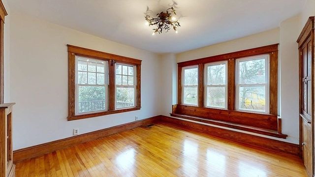 86 Saint Nicholas Ave, Worcester, MA 01606