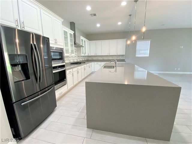 7583 Desert Rhyolite Street, Las Vegas, NV 89113