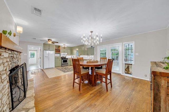 135 Oak Way, Kerrville, TX 78028
