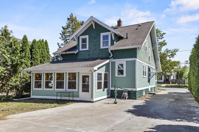 379 NAYMUT STREET, Menasha, WI 54952