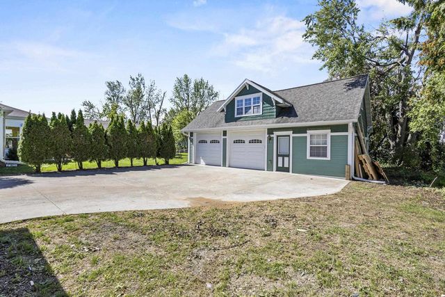 379 NAYMUT STREET, Menasha, WI 54952
