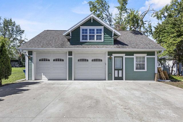 379 NAYMUT STREET, Menasha, WI 54952