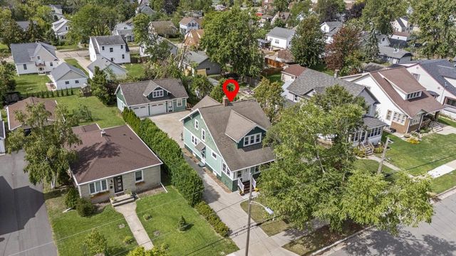 379 NAYMUT STREET, Menasha, WI 54952