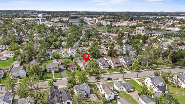 379 NAYMUT STREET, Menasha, WI 54952