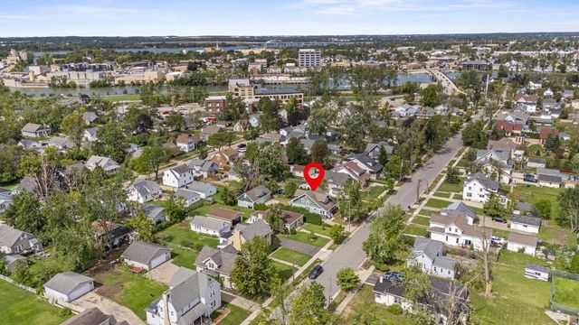 379 NAYMUT STREET, Menasha, WI 54952