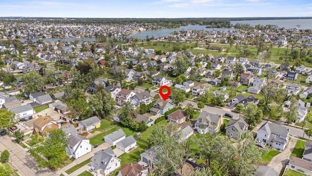 379 NAYMUT STREET, Menasha, WI 54952