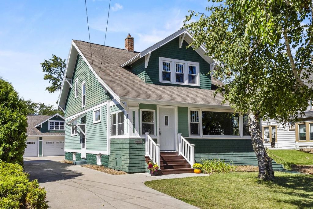 379 NAYMUT STREET, Menasha, WI 54952