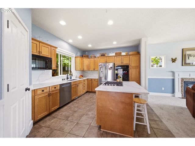 843 W Y St, Washougal, WA 98671