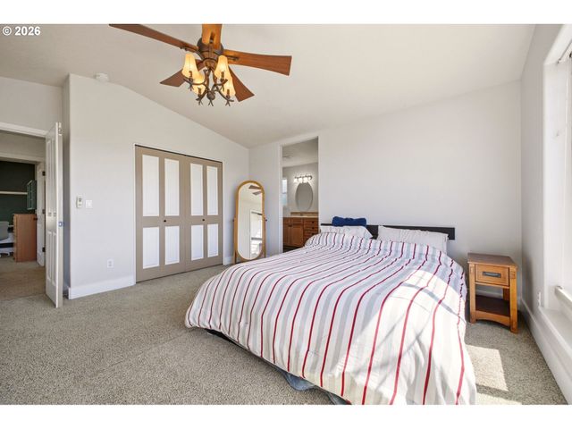 843 W Y St, Washougal, WA 98671