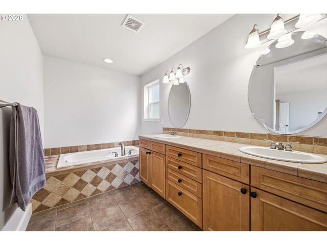 843 W Y St, Washougal, WA 98671